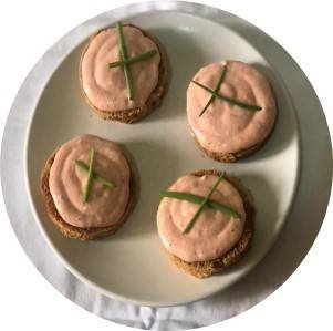 Toast de pain d'épices au saumon - recette De Chandeau-1