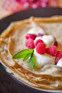 Crêpes roulées à la crème pâtissière - De Chandeau (3)