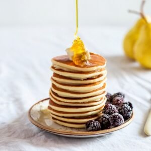 Miel De Chandeau 100% naturel, récolté en France, utilisé dans des recettes ou dégustations, sans produits chimiques.